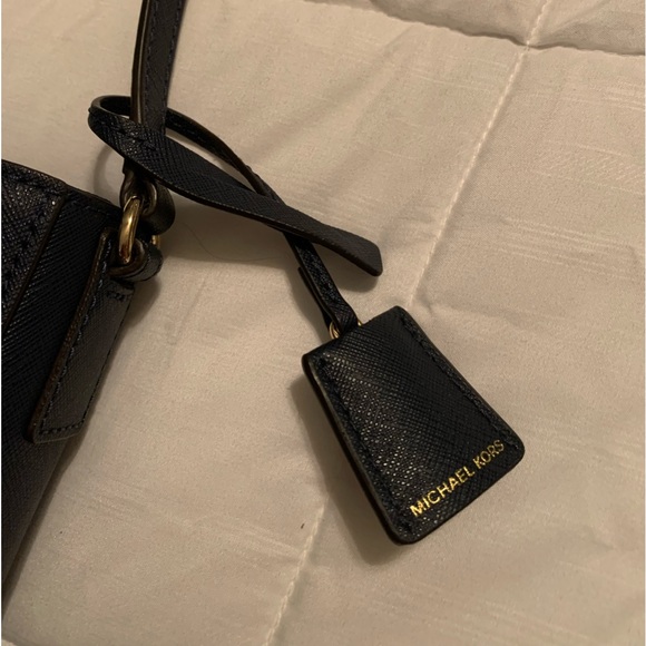 MICHAEL KORS INDIGO BLUE SAFFIANO LEATHER SHOULDER BAG - Picture 5 of 14